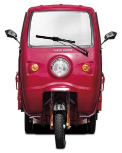 Frontalansicht des Classic Plus mit zwei Spiegeln und rundem Frontscheinwerfer