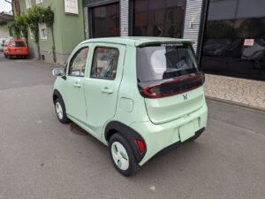 Rückansicht eines mintgrünen Modells unseres Cargo Runner Passenger Cabin 4-Sitzer