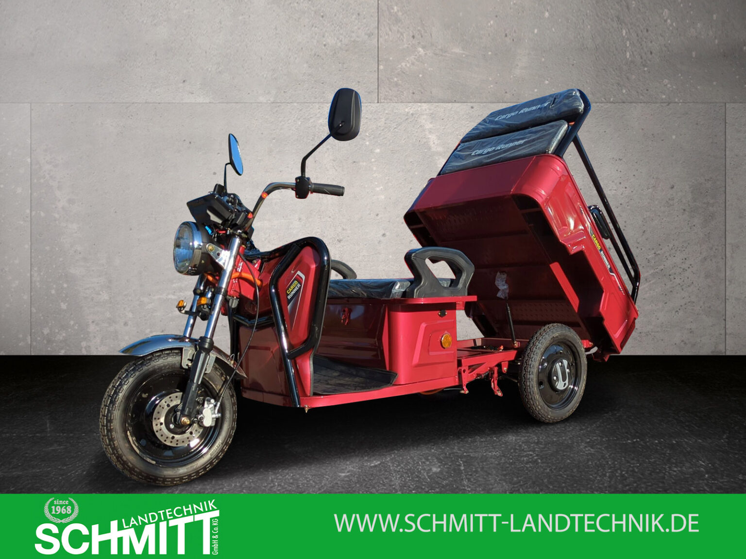 Seitenansicht des Cargo Runner Compact in Rot mit gekippter Ladefläche