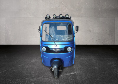 Frontalansicht des Cargo Runner HIGo in Blau