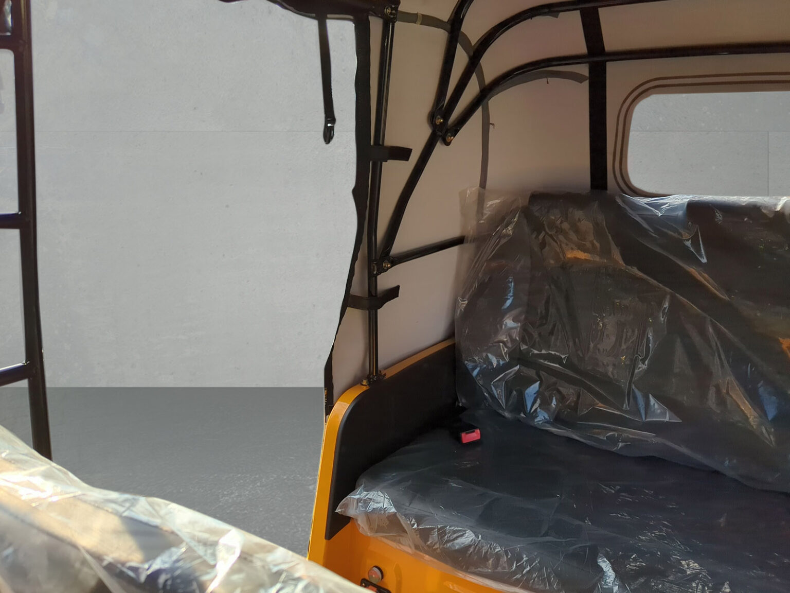 Innenansicht der Rückbank mit Blick auf den hinteren Sitzbereich