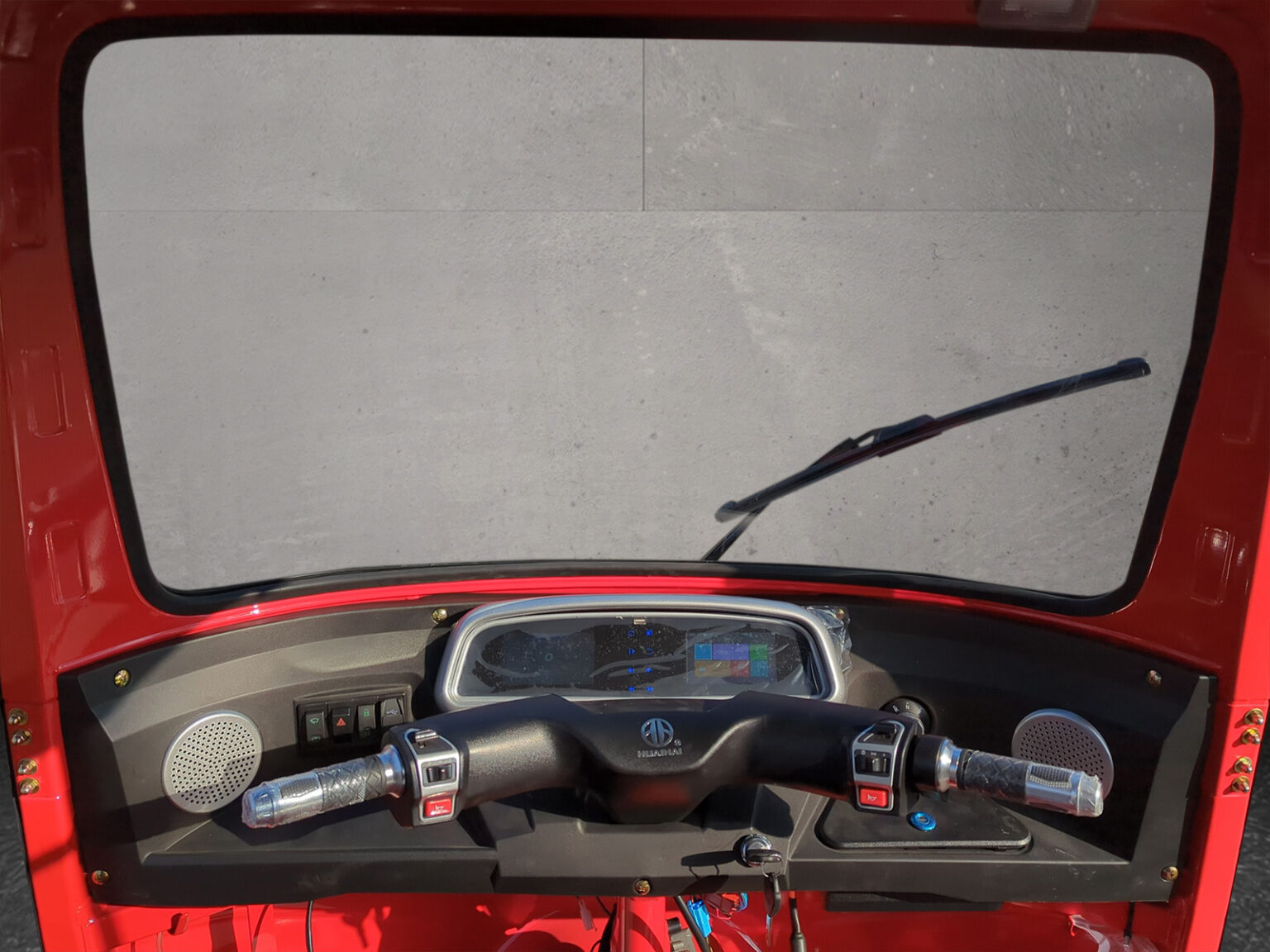 Frontalansicht der Windschutzscheibe und Cockpitbereich