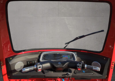 Frontalansicht der Windschutzscheibe und Cockpitbereich