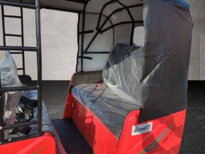 Große Rückbank des HIGo in Rot