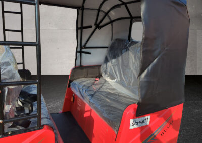 Große Rückbank des HIGo in Rot