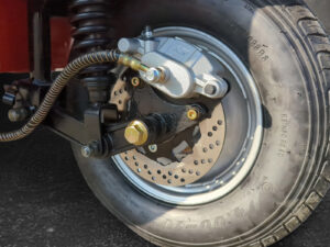 Detailansicht der Vorderradbremse des Cargo Runner HIGo