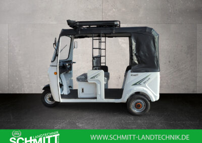 Seitenansicht rechts mit Einstieg und Rücksitz im weißen HIGo