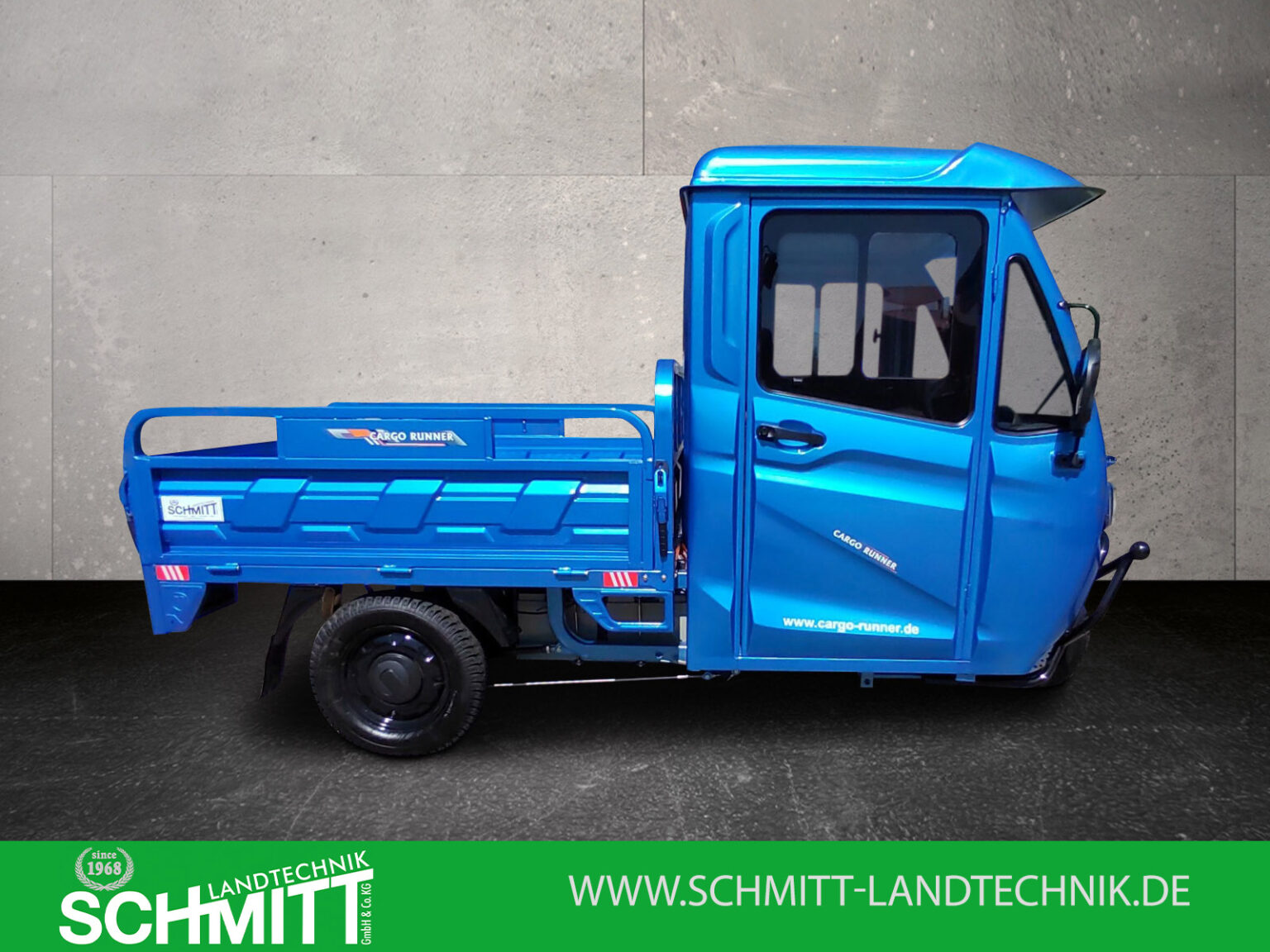 Seitenansicht des Cargo Runner Mega in Blau