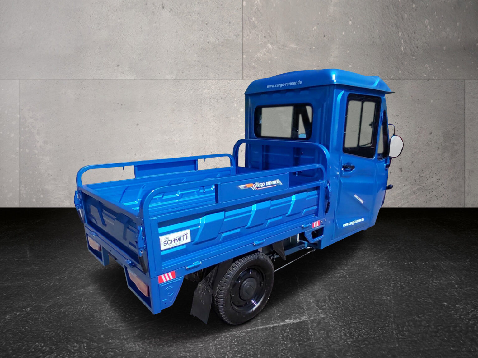 Heckansicht des Cargo Runner Mega in Blau