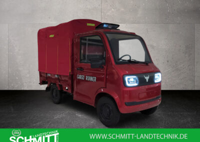 Front-Dreiviertelansicht links des Cargo Runner Toro mit Planenaufbau