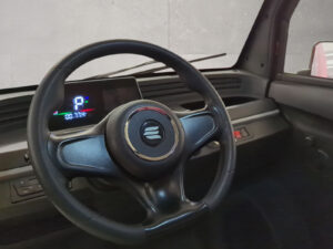 Lenkradansicht im Innenraum des Cargo Runner Toro mit sichtbarem Display