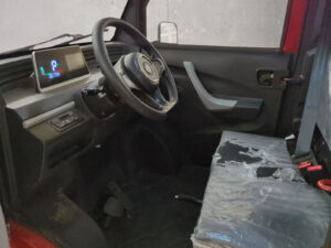 Cockpitaufnahme des Cargo Runner Toro mit Blick auf Armaturenbrett und Sitzfläche