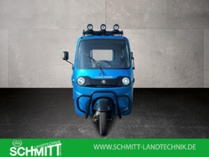 Frontalansicht des Cargo Runner Voltina in Blau mit geschlossener Fahrerkabine