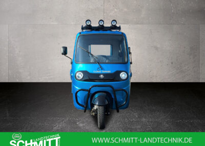 Frontalansicht des Cargo Runner Voltina in Blau mit geschlossener Fahrerkabine