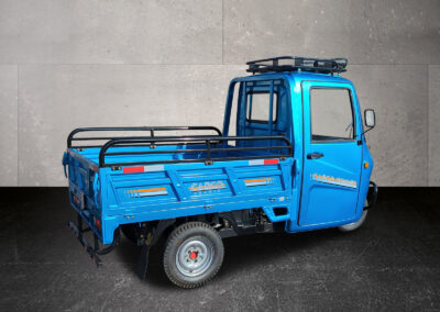 Seitenansicht des Voltina in Blau mit sichtbaren Seitenreflektoren