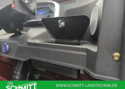 Detailaufnahme Innenraum Cockpit des Voltina in Rot