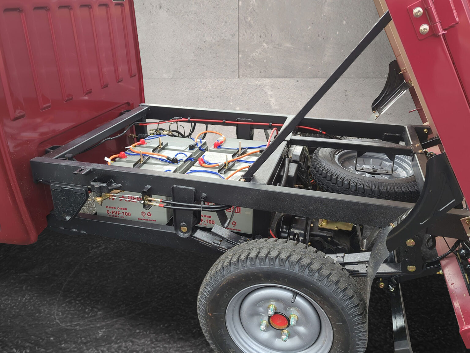 Ansicht der Technik unter der geöffneten Ladefläche