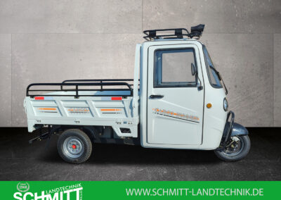 Rechte Seitenansicht des Voltina in Weiß mit geschlossenem Aufbau