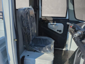 Innenansicht der Fahrerkabine und Sitzfläche