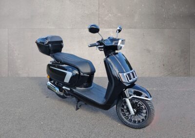 Motorroller 125 Classic in Schwarz